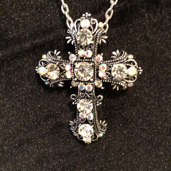 - Cross Necklace/Pendant - Picture 3 of 5